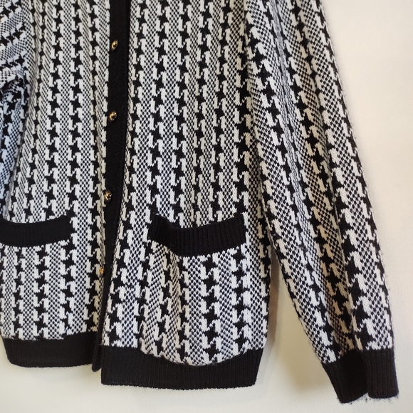 Vintage Cardigan; Black + White Houndstooth Knit - Picture 4 of 12